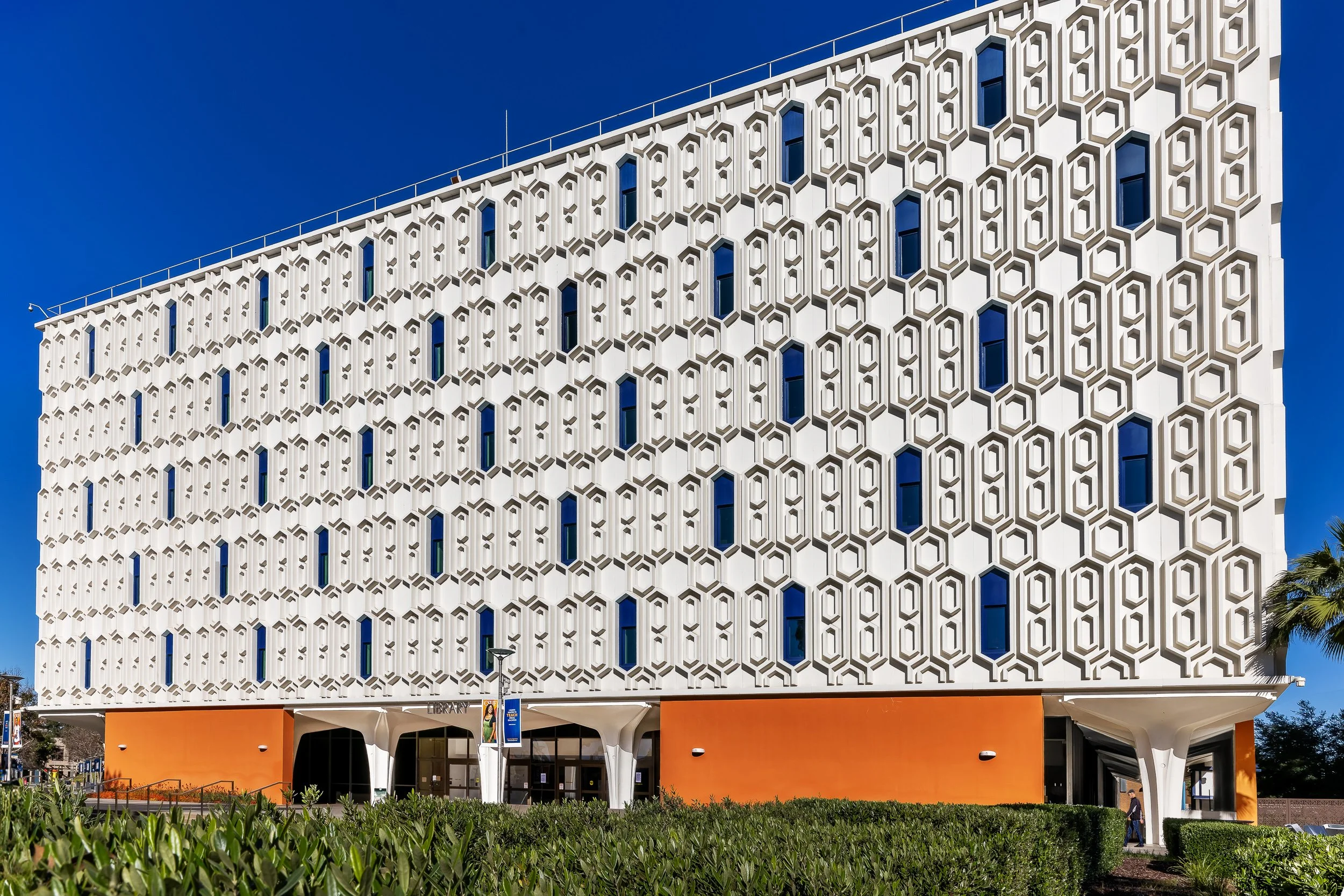  Architectural photograph of Pollak Library at California State University, Fullerton, highlighting the building's contemporary academic design, public gathering spaces, and campus integration 