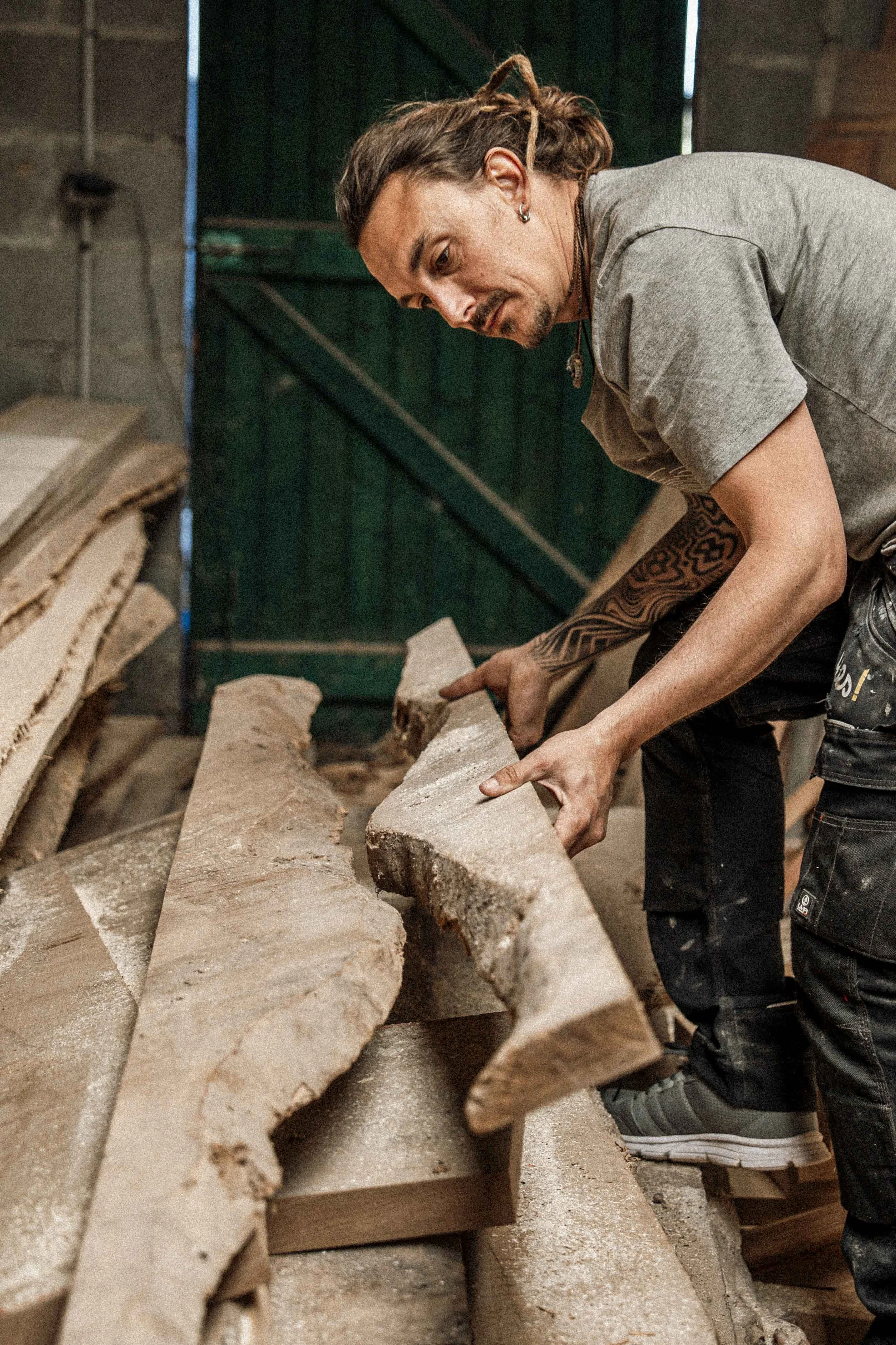 ebeniste-artisan-francais-bois.jpg