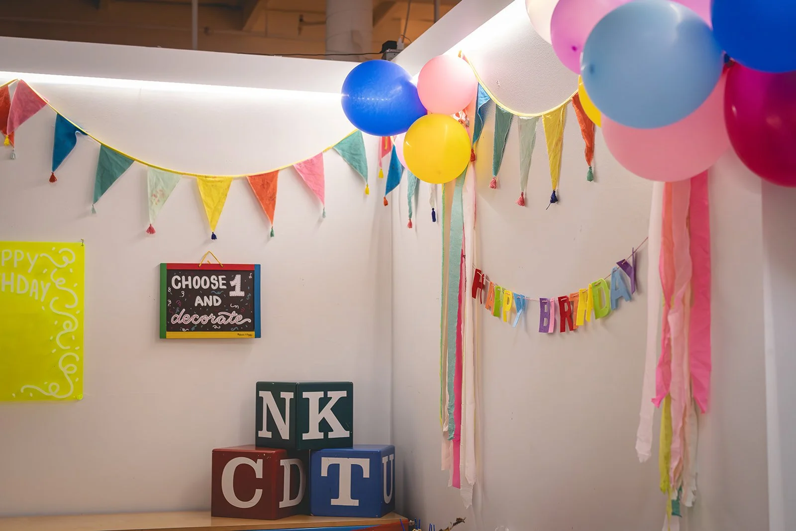Kids celebrating a birthday party at Art Play Café in Petaluma
