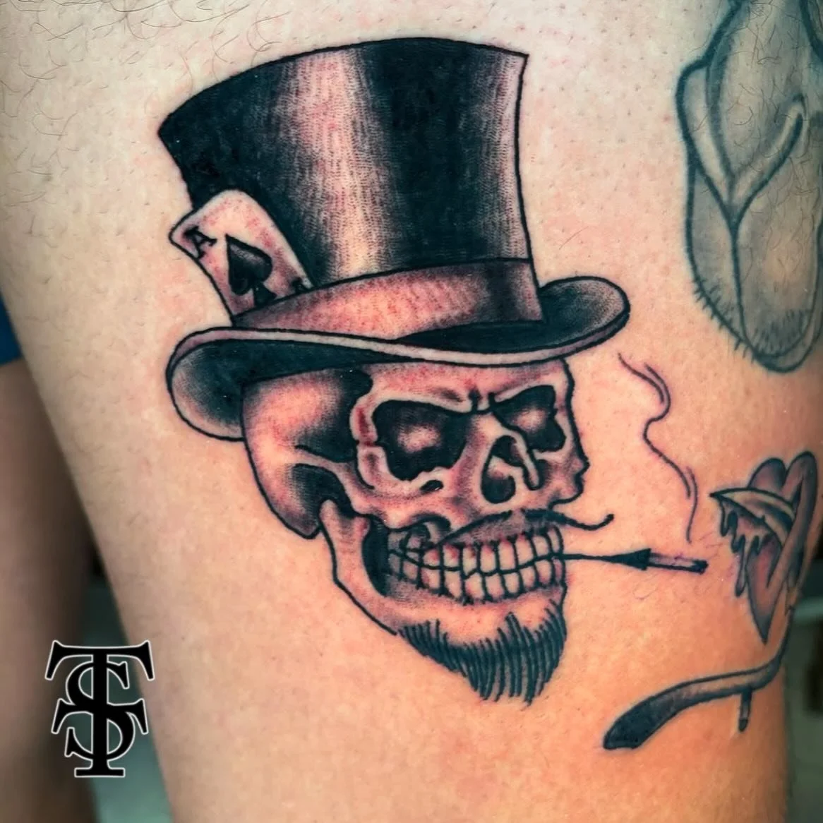 Done by @mikeattack_tattoo 💀
&bull; Mike is in the shop Thursday - Sunday 🎩 You can reach out to Mike directly or come stop on by for any appointments! &bull;

#taylorsttattoo #taylorstreettattoo #tst #tattoo #tattooshop #tattooartist #chicago #chi