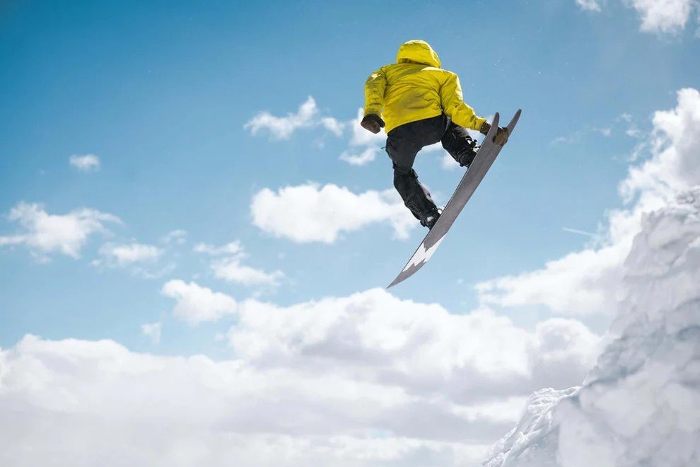 2425-Weston-Japow-Snowboard-r-Nico-Moric-p-Carly-Finke-20.jpeg