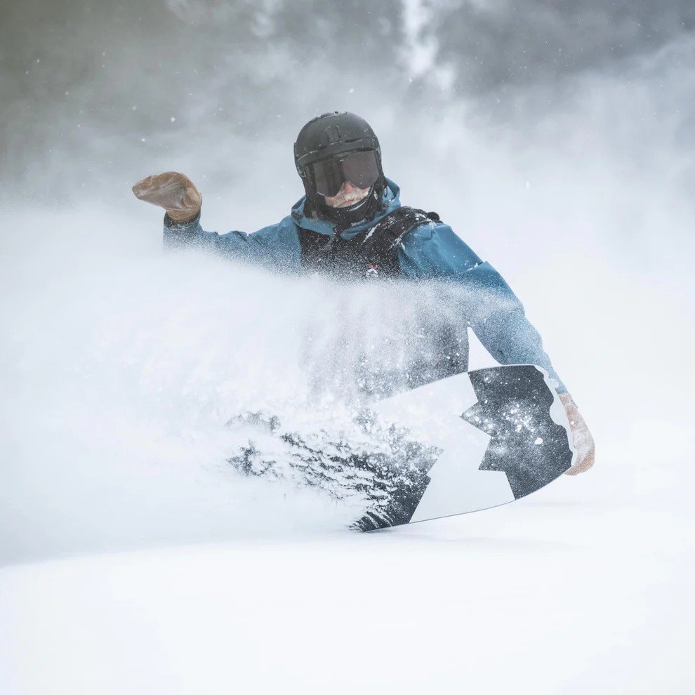 2223-Weston-Hatchet-Snowboard-r-BenSmith-p-CarlyFinke-2_252189b2-6430-42b7-a028-ae0ebbf3346c.jpeg