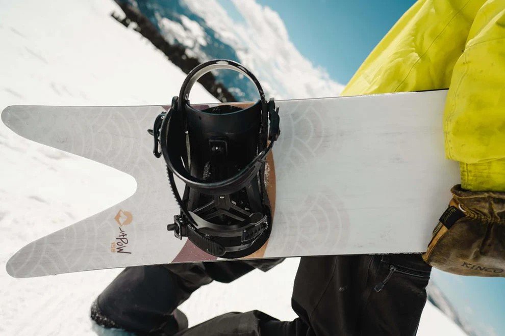 2425-Weston-Japow-Snowboard-p-Carly-Finke-3.jpeg