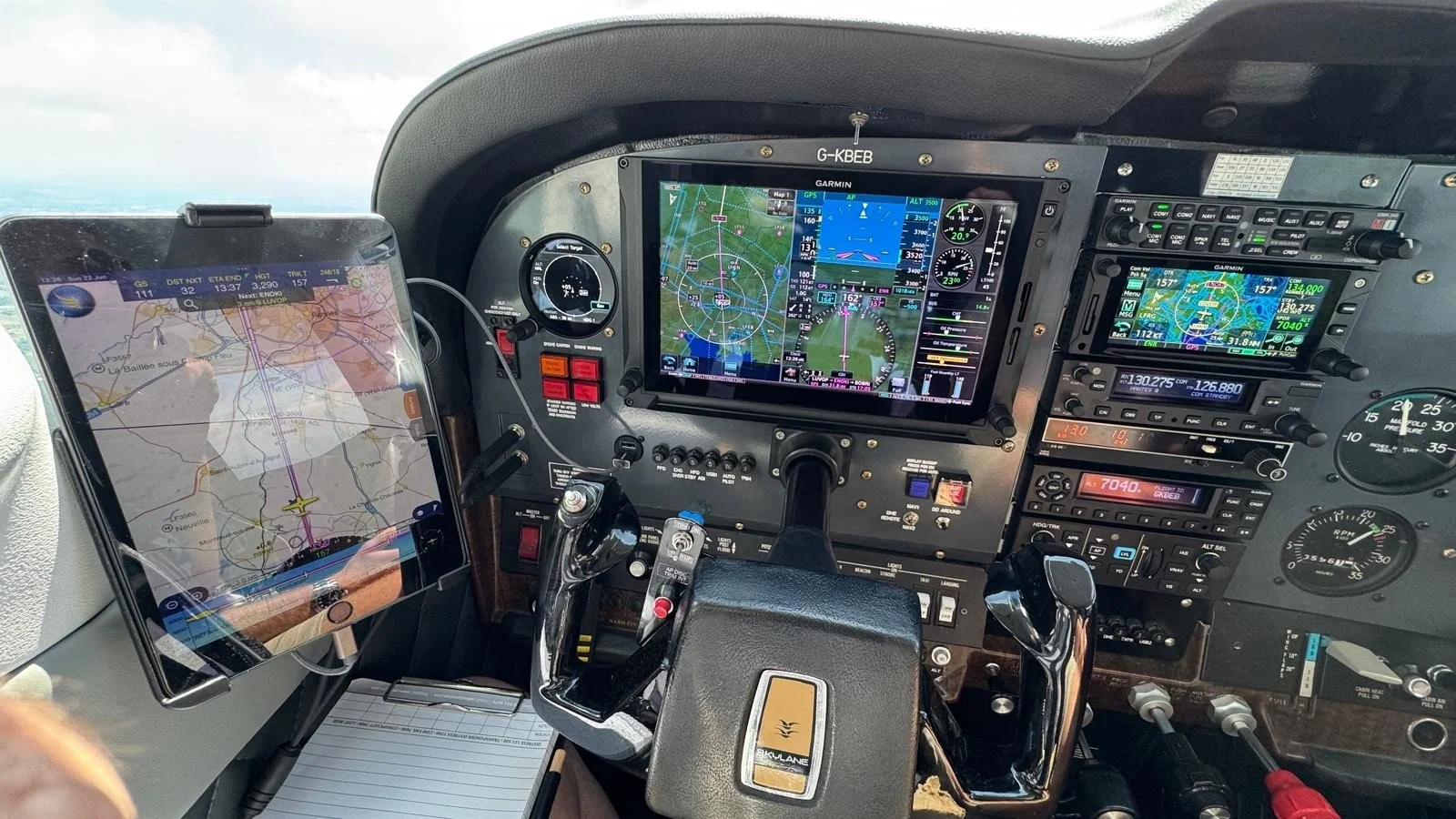 G-KBEB Avionics (2).jpg