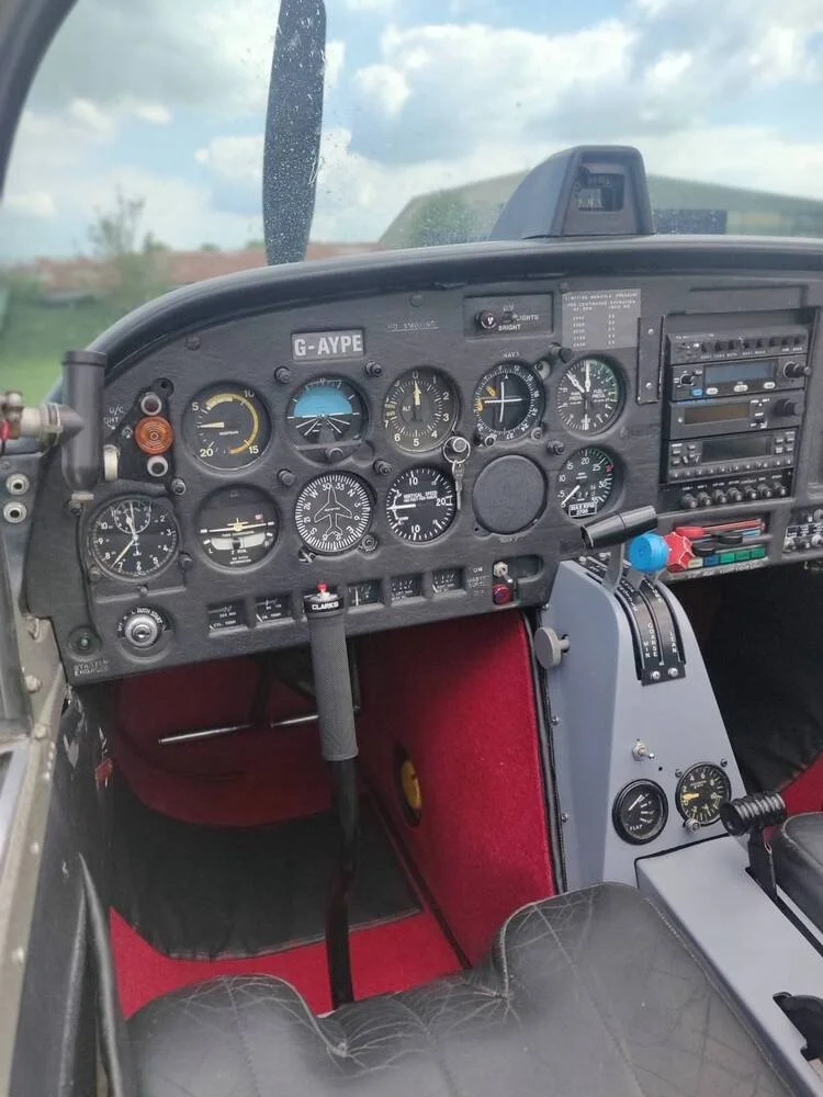 G-AYPE - Cockpit (1).jpg