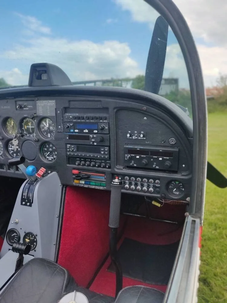 G-AYPE - Cockpit (2).jpg