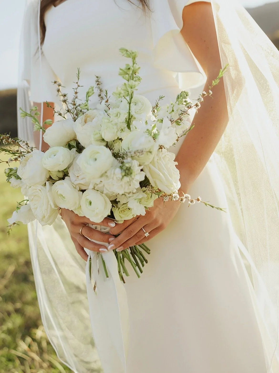 As Autumn sets in, I already start missing the warmth of summer before it starts to fade. Photos like this help me get through those cold days🍃🍁

#utahbrides #utahweddings #flutterflorals #fallweddings #luxuryweddingflorist #utahweddingflorist #cla