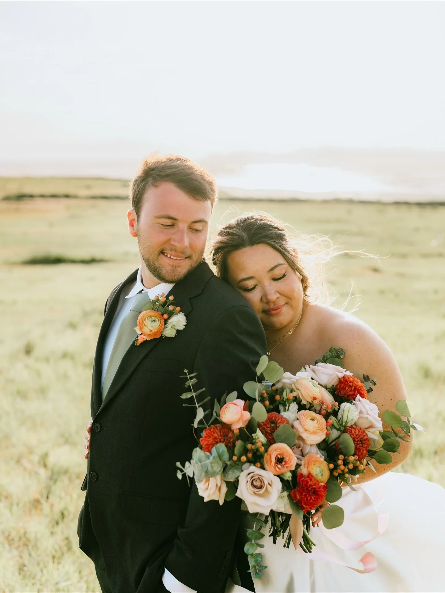 Alia and Charlie🌾

Love these warm tones and cozy vibes these pics bring:)
 
 #flutterflorals #utahweddings #utahphotographer #utahweddingflorist #utahweddingflowers #luxuryweddings #utahbrides