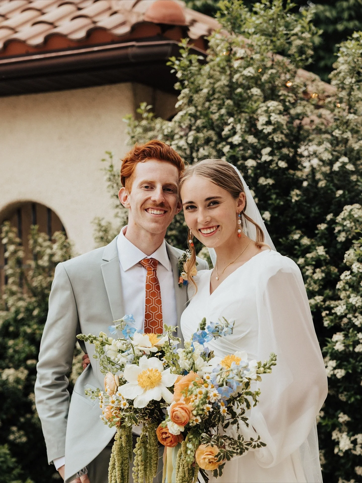 Lillian &amp; Ryan

Grooviest couple who had the best vibes ⭐️🪩⭐️
Claire de lunes in truly are a new fav flower because of this darn bouquet! Hello?!!!!

#clairedelune #utahwedding #flutterflorals #2026bridetobe #utahweddingflorist #weddinginspo #ld