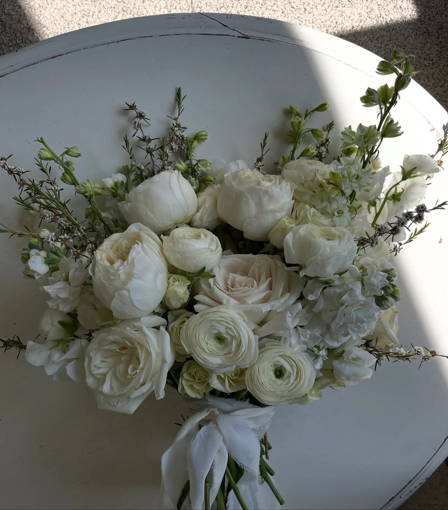 Top of my wish list&hellip; a million &amp; 10 photos of every flower I&rsquo;ve ever touched😂 it&rsquo;s an addiction at this point!

#bridalbouquet #weddingflowers #whiteweddingflowers #utahweddingflorist #utahweddings #utahbrides #weddinginspo #f