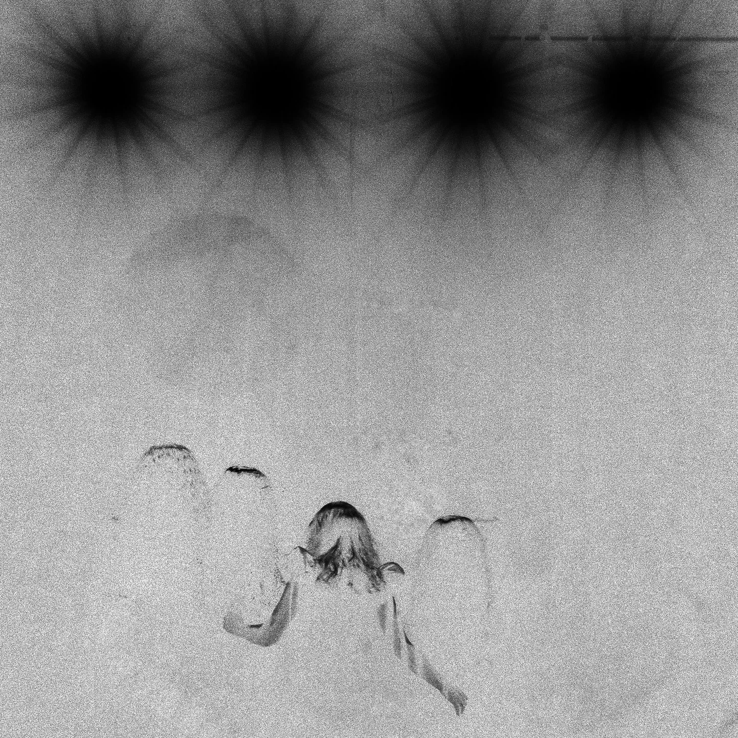 "A Outra Casa da Praia &eacute; um projecto complementar, uma vers&atilde;o B de &ldquo;A Casa da Praia&rdquo;. Apresenta os mesmos acontecimentos; segue o percurso da mesma fam&iacute;lia (a fam&iacute;lia de Anabela Almeida), mas, nesta vers&a