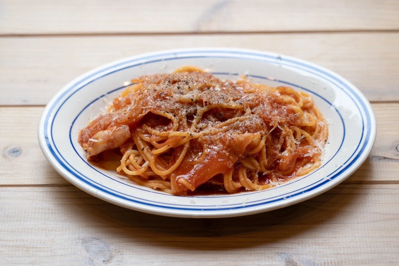 オニオン、ペコリーノ・ロマーノ、生パスタ