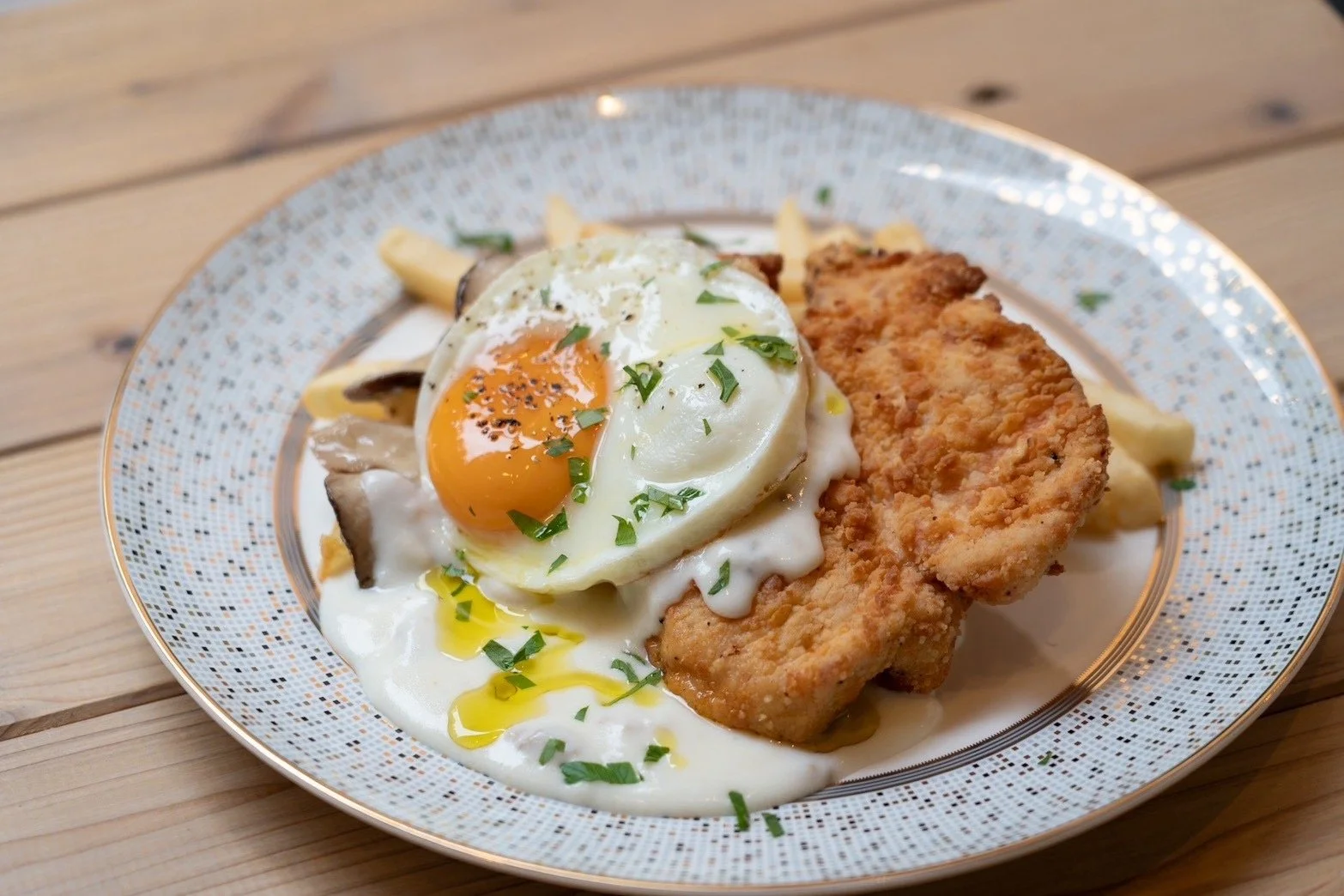 バターミルクフライドチキン、フライドポテト
