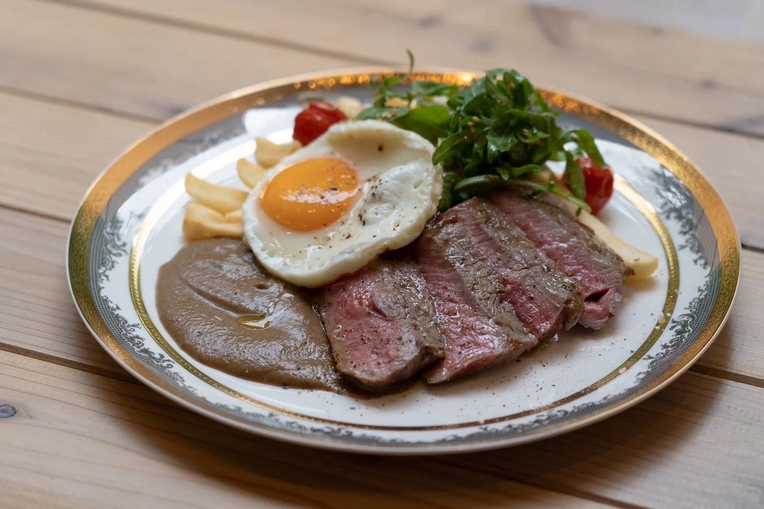 フライドポテト、ステーキ