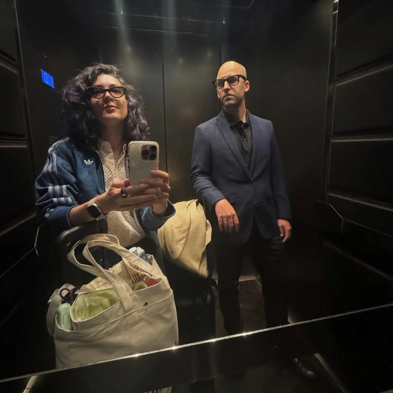 โจ Curls in Real Life | Amelia
Some women are mirrors.
They reflect courage, softness, and evolution—just by showing up fully.
Amelia has been a constant through one of the most defining shifts in my career. The very first day I stepped into i