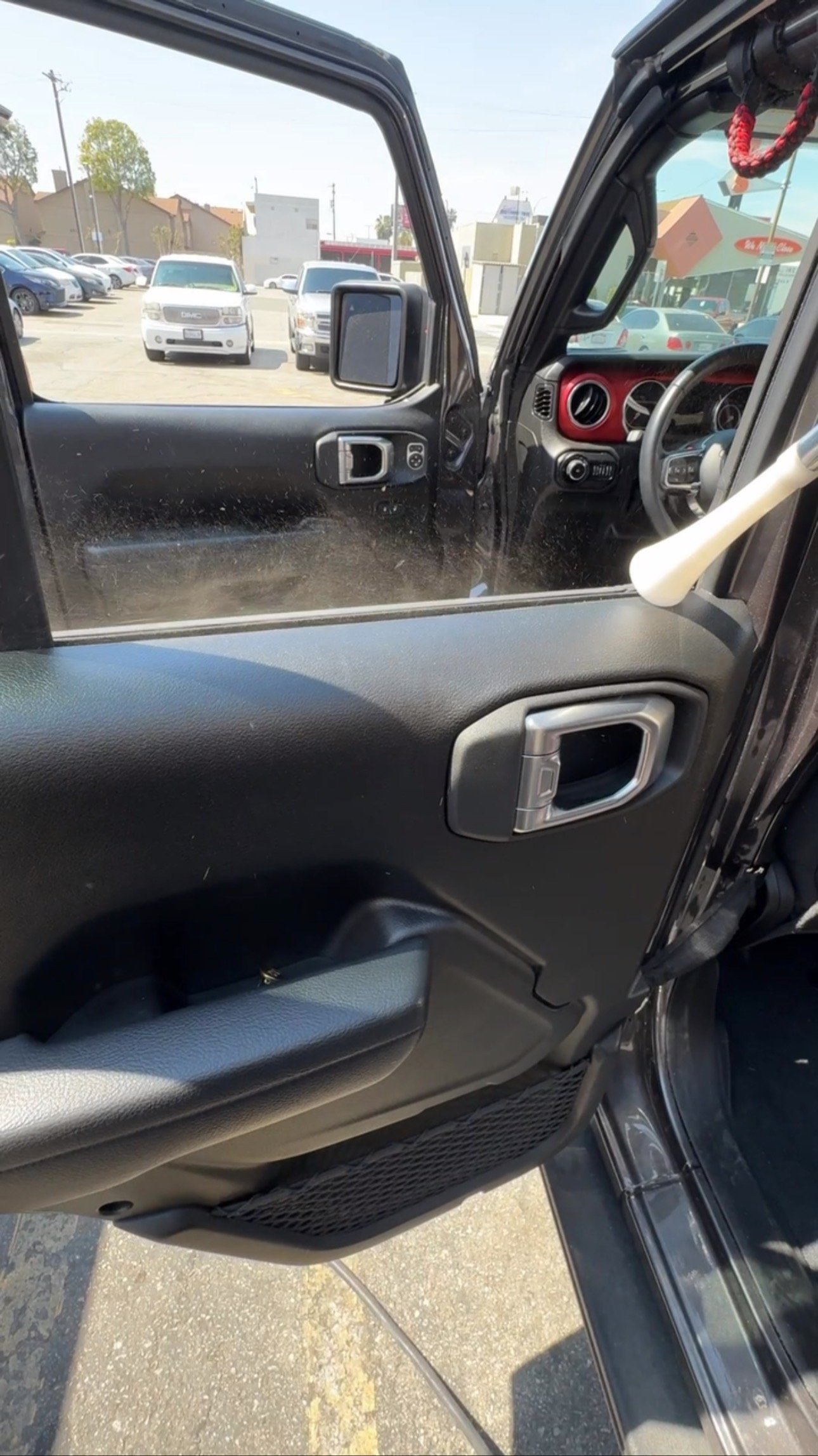Jeep JLU
#detailing #detailers #prodetailers #losangelesdetailing #losangelesdetailer #detailer #mobiledetailing #detaillife #detailingworld #mobiledetailer