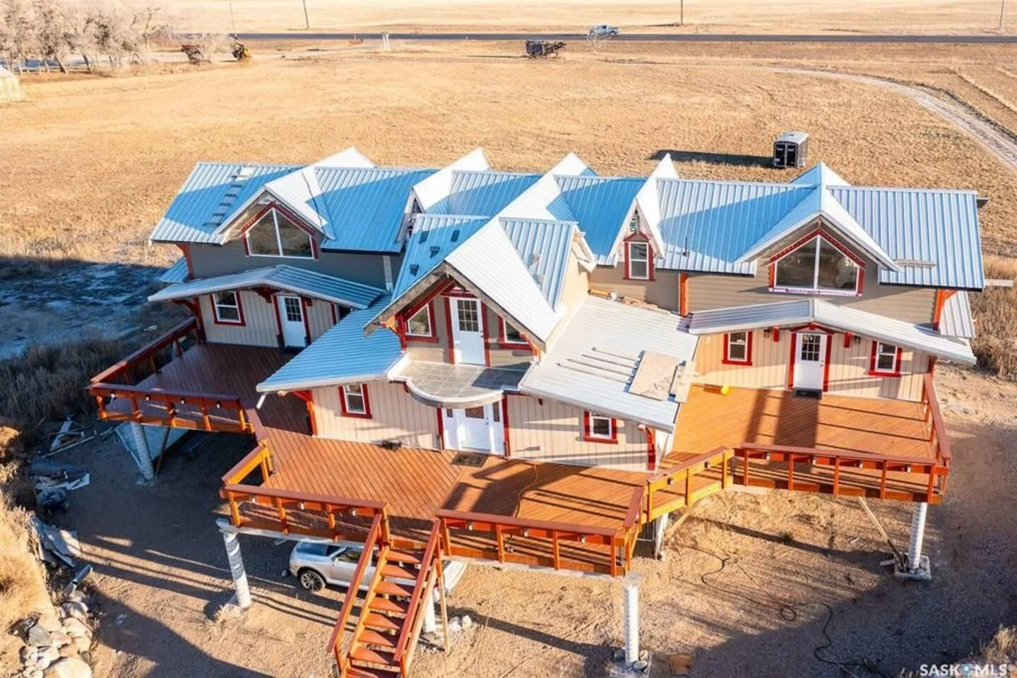 Saskatchewan duck hunting lodge.  Guided hunting lodge located in Saskatchewan prairie landscape