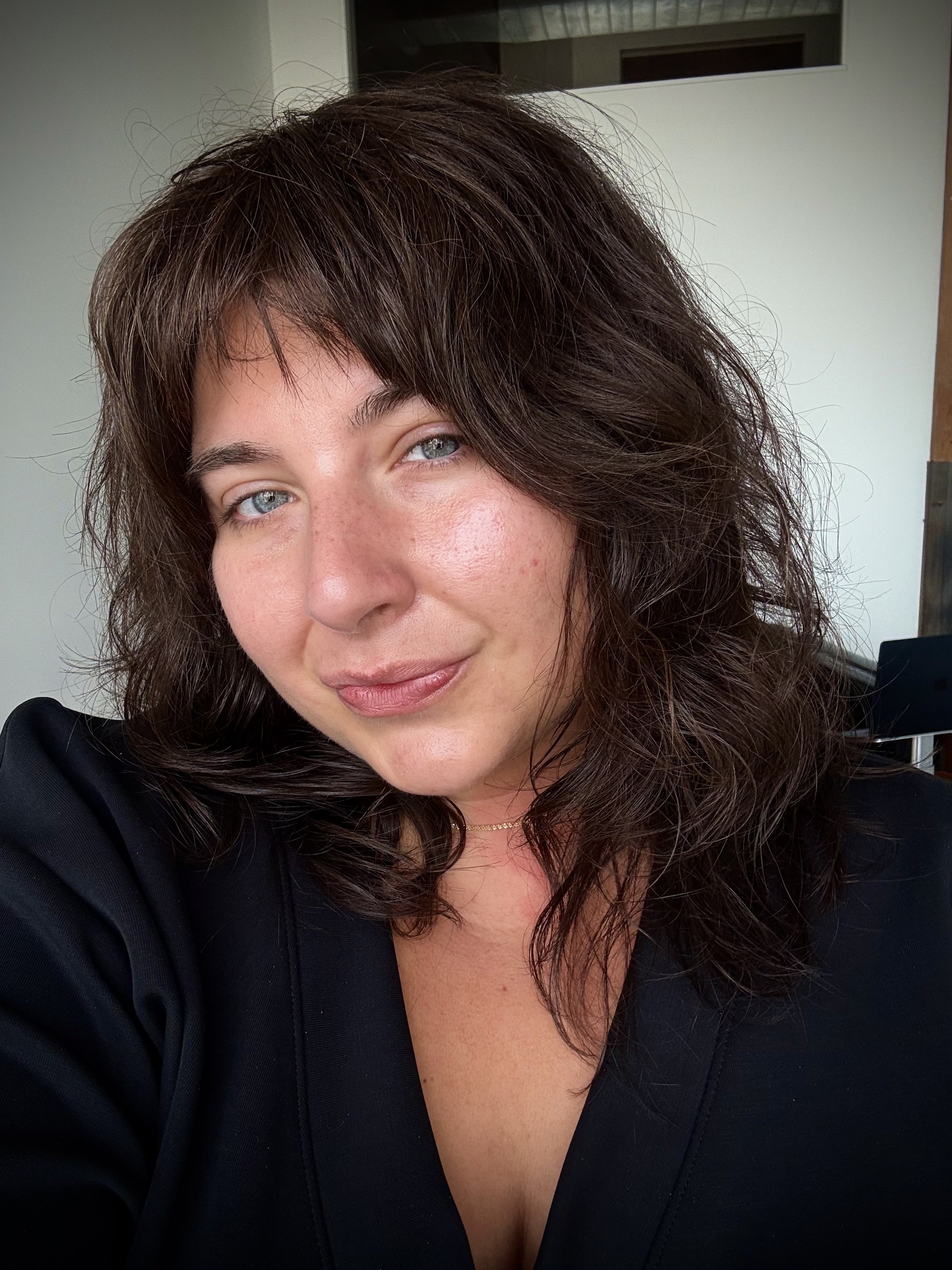 Helen Wyatt, a Licensed Marriage and Family Therapist and Certified Sex Therapist in Chicago, smiling and offering sex therapy, somatic therapy, and performing artist coaching in Chicago and Colorado