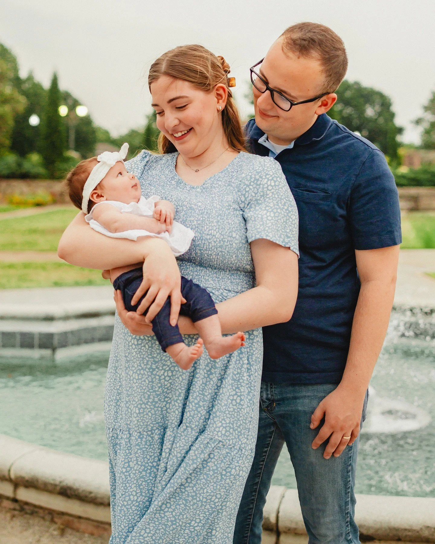 For so many moms, this season passes in a blur of exhaustion, emotion, and trying to soak in every little detail before it changes again. That&rsquo;s why these sessions matter so much.

My approach is designed to feel calm, guided, and effortless fo