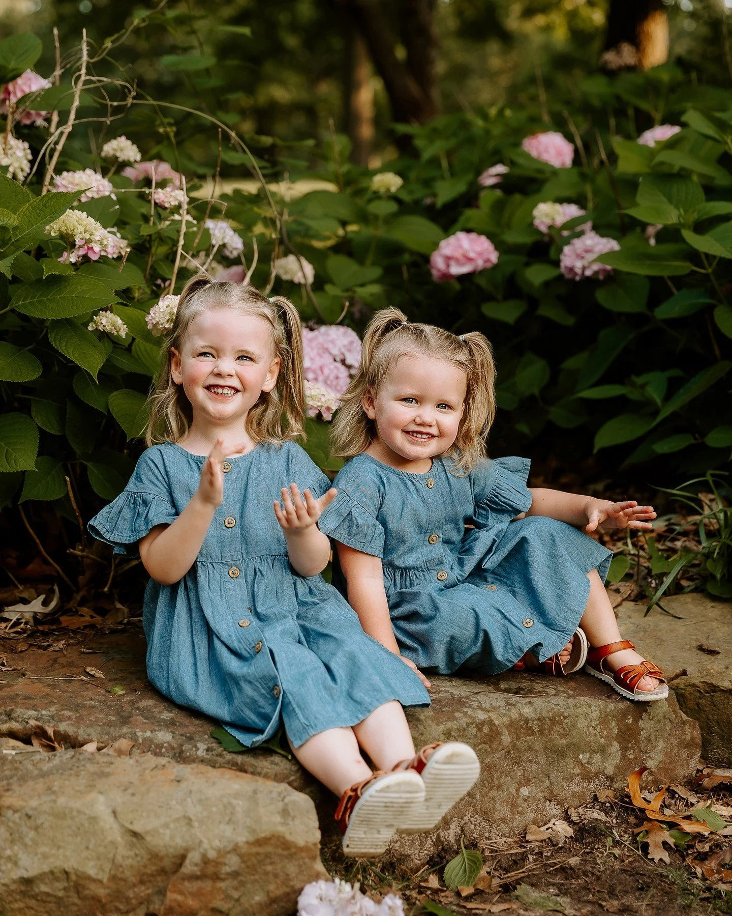 How is it already June? At this rate summer will be over so quickly...

One minute you're planning family activities, and the next you're buying school supplies.

A family session is one of the few ways to slow things down and hold onto this season a