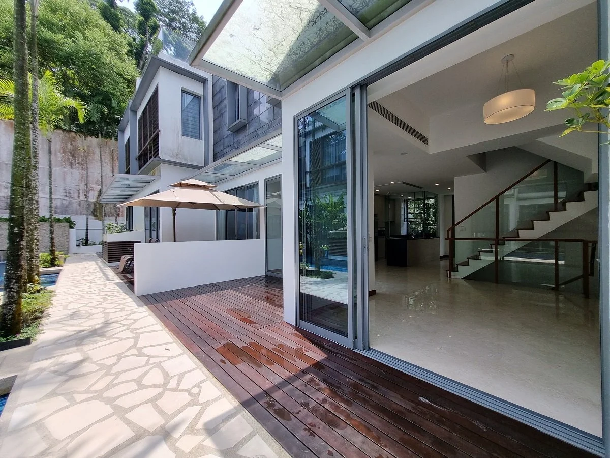 Level 1-Patio(Pic2).jpg