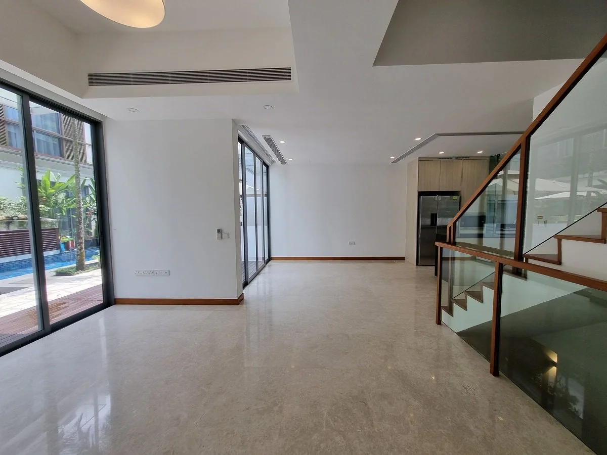 Level 1-Living Room(Pic2).jpg