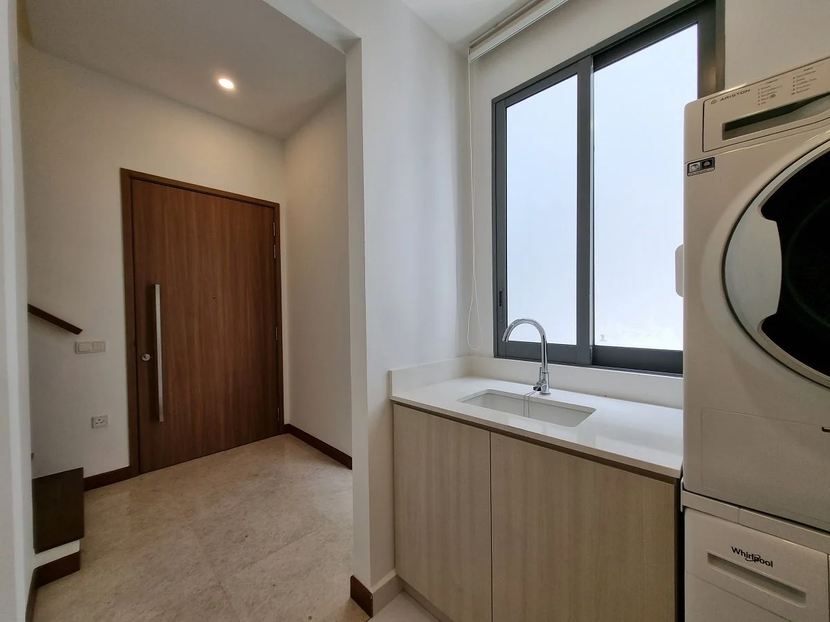 Basement-Laundry Area(Pic2).jpg