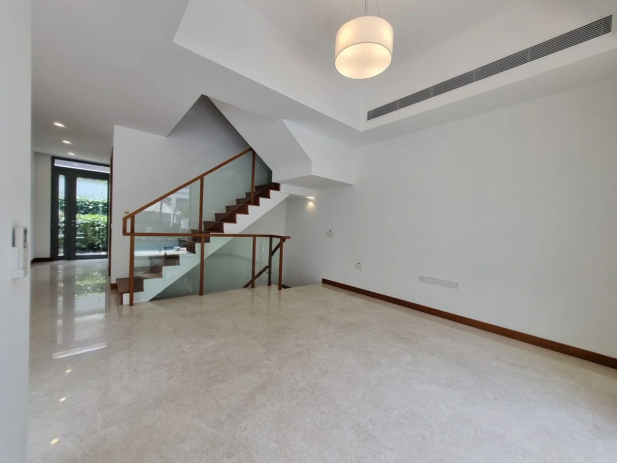 Level 1-Living Room(Pic3).jpg