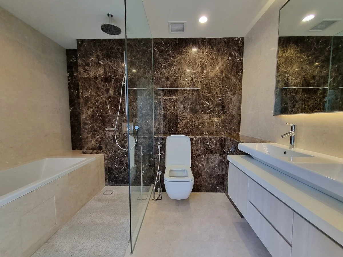 Level 2-Master Bath.jpg