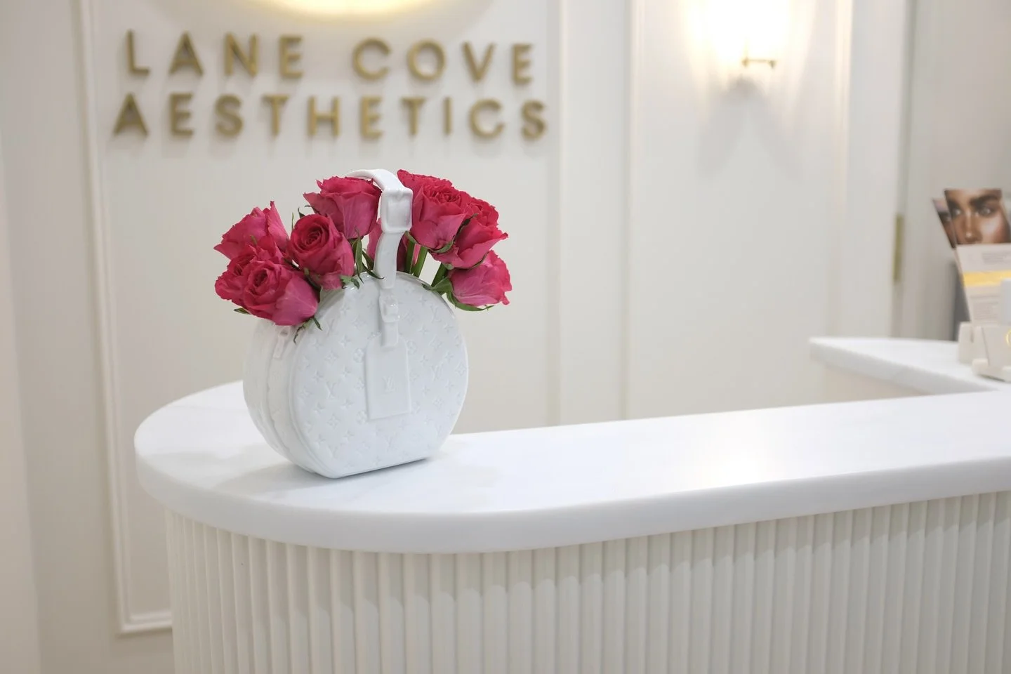 Come in and experience the gorgeous clinic space🌷