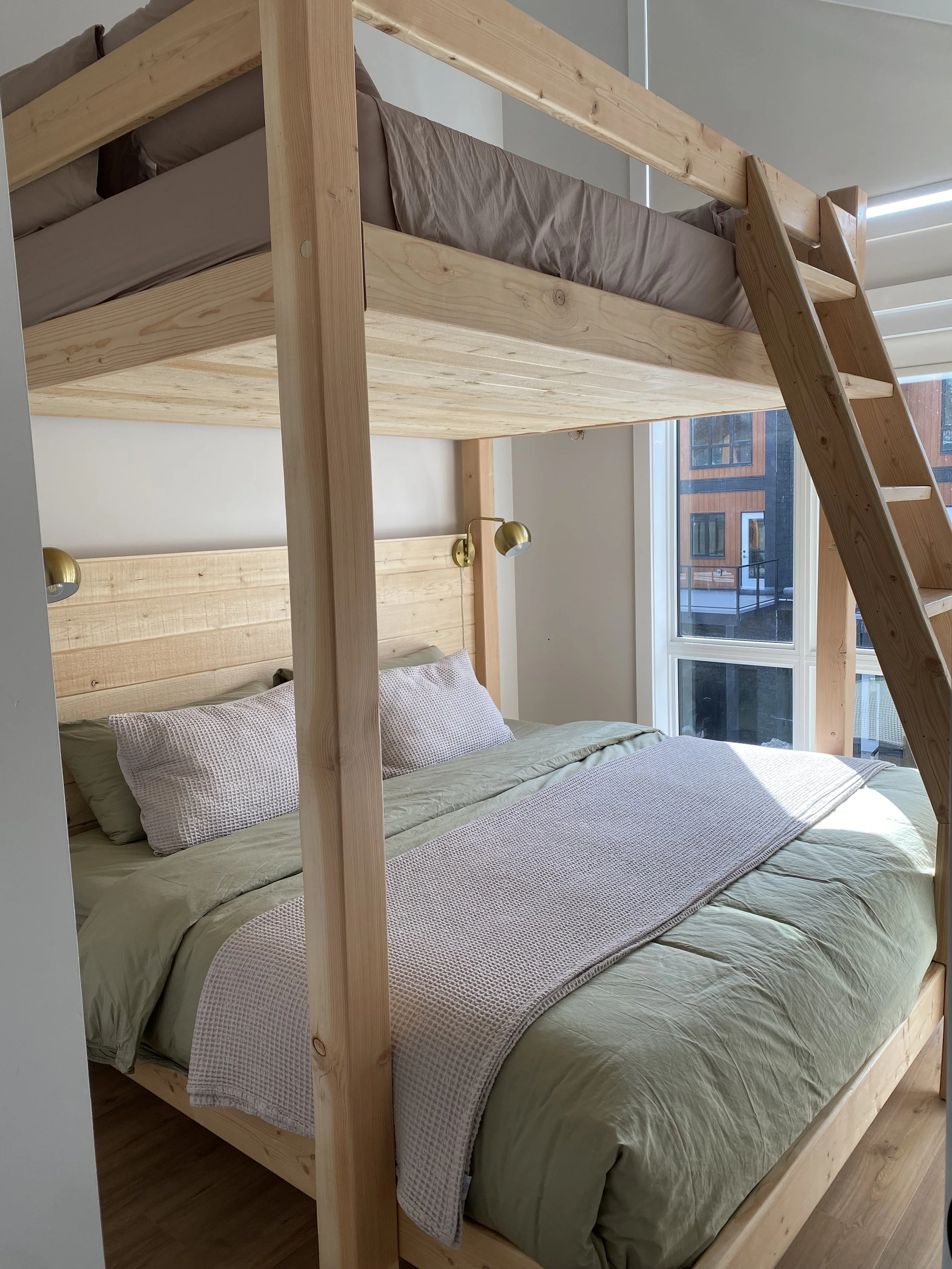 Vaulted ceilings means there is more than ample head room on both levels of the bunk bed