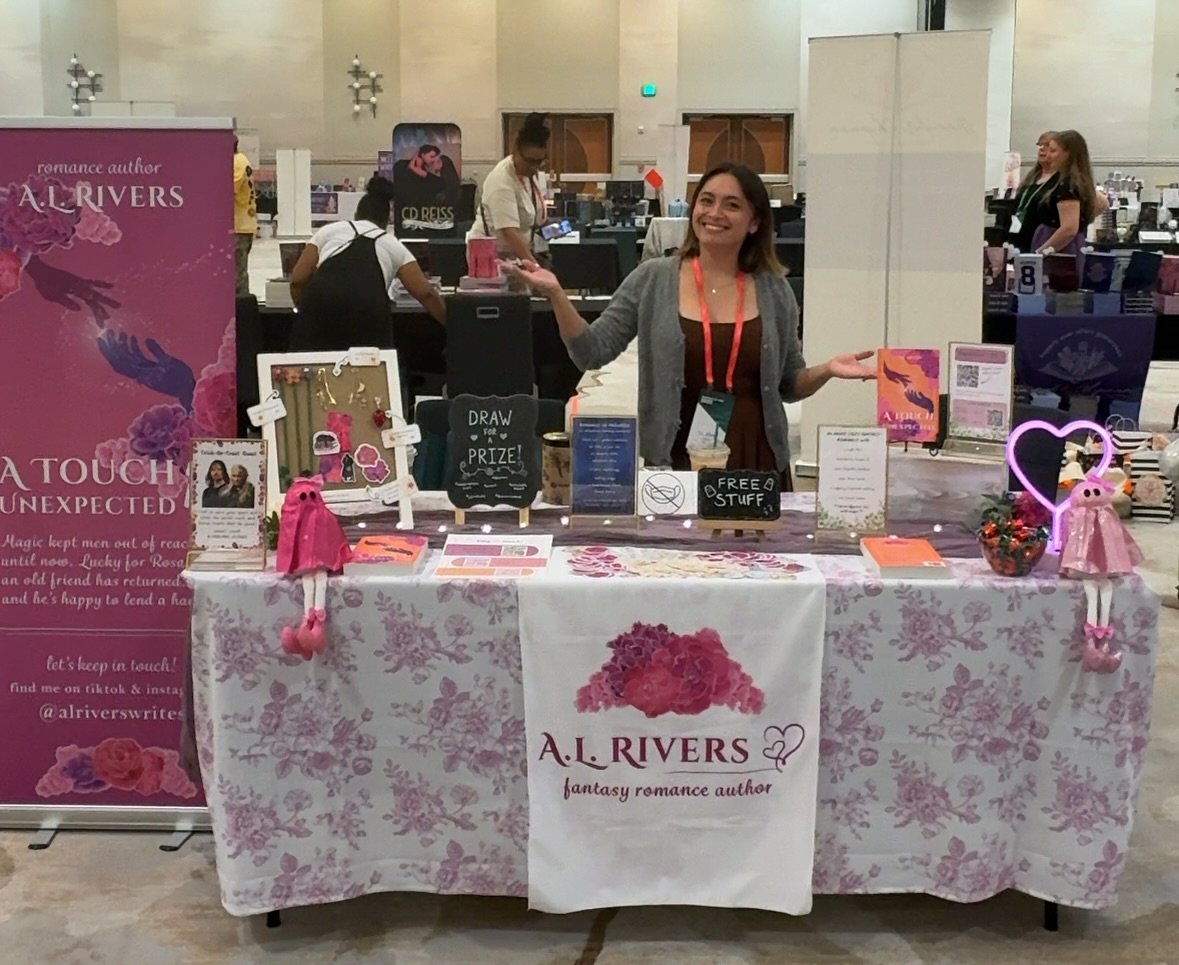 All set up&hellip;! Excited to meet people and buy all the goodiessss

Happy Halloween from SteamyLit! 👻 

#indieauthorsofinstagram #writingromance #bookfair #steamylit #fantasyromance