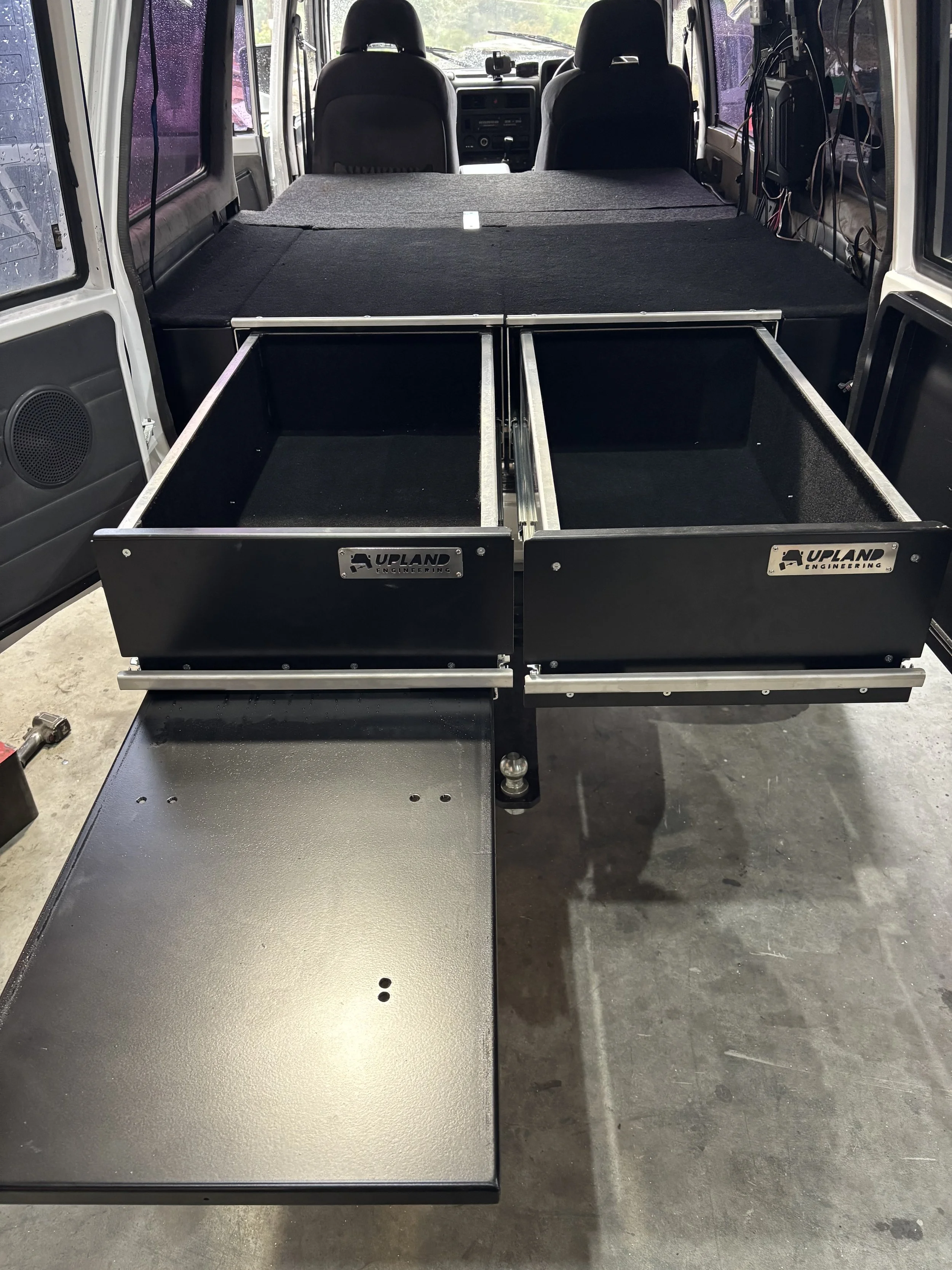 Full size double draw with Table