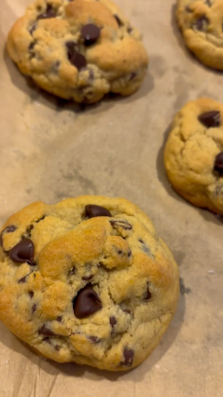 Thick and fluffy Chocolate Chip Pudding Cookies are just what you need, trust me🍪
Order on my website or DM me to get your hands on some today
#kccookies #cottagebakery #smallbakery #homebakery #kcbakery #homebaker #smallbakerybusiness #smallbakin