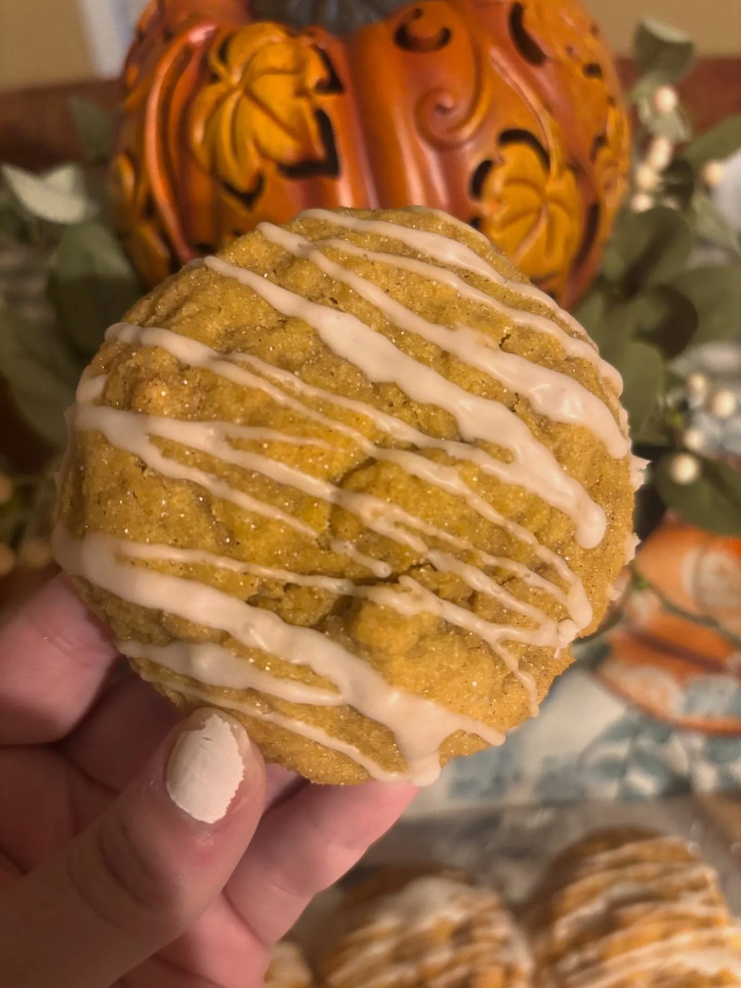 It’s pumpkin time!!!🎃🍂🍪 These super thick and fluffy pudding cookies are stuffed with pumpkin puree, pumpkin pudding mix, and all the spices worthy of a pumpkin pie!
Order yours today or come see me at the Longview Mansion Fall Sip & S