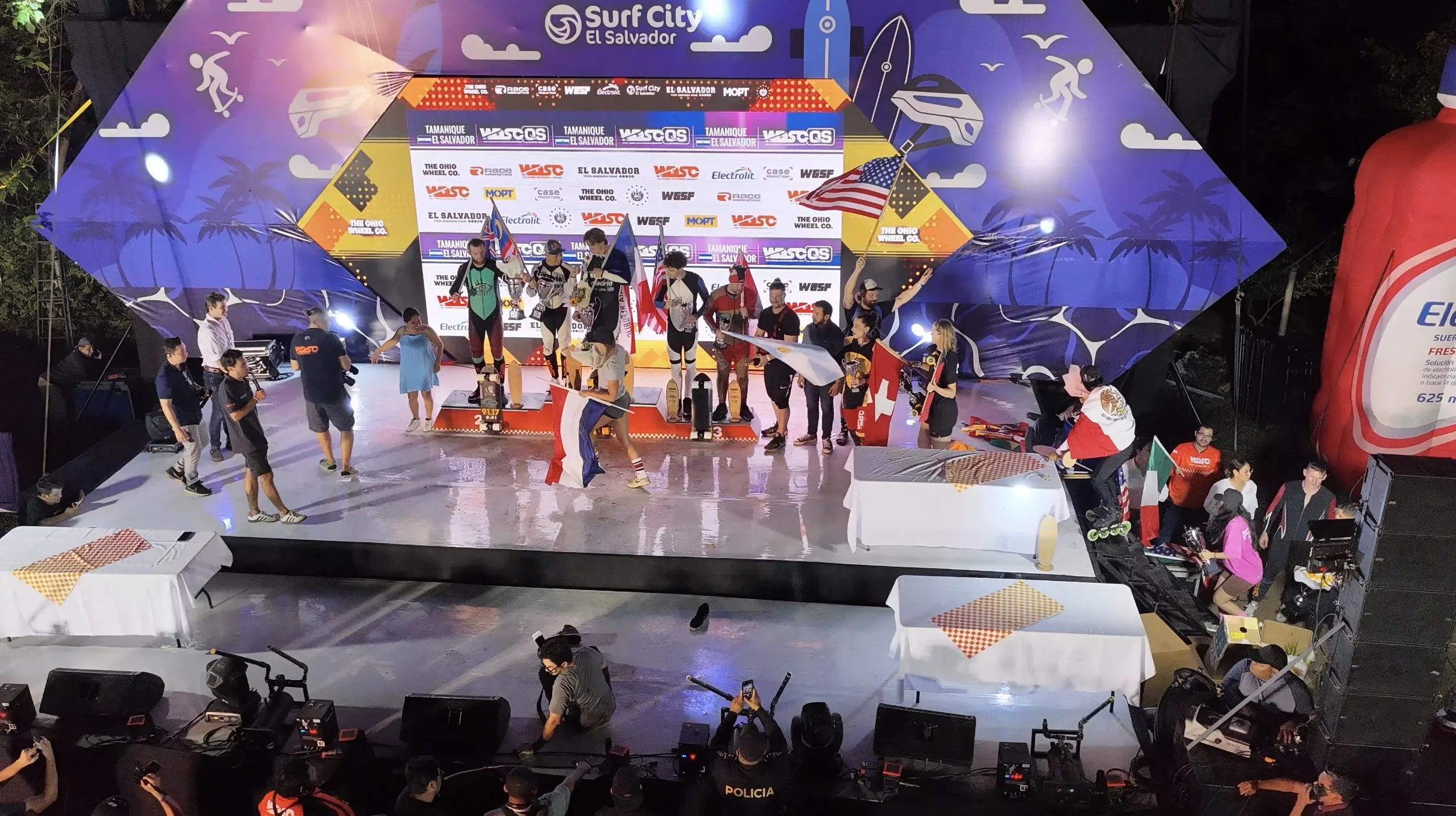 Nico Telenti and The A-Circuit presenting the podium at the WDSC