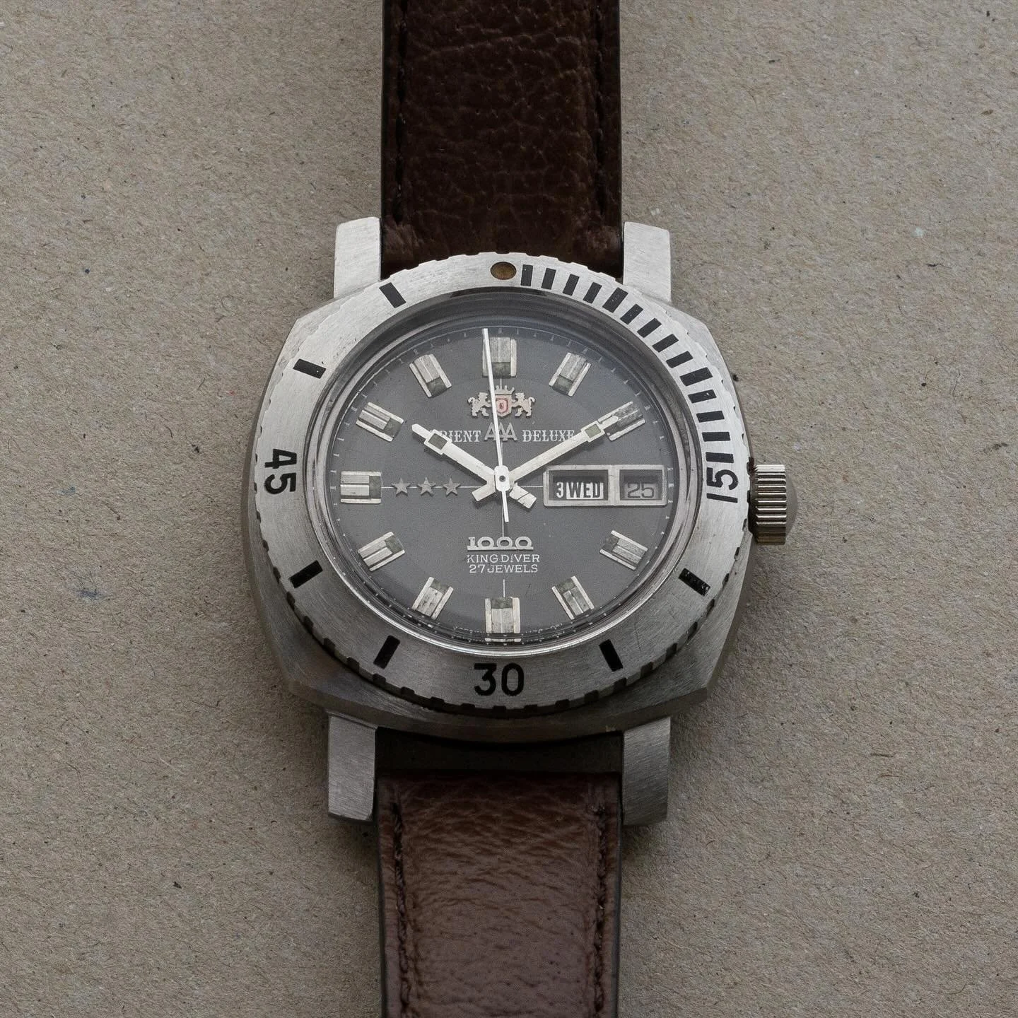 Propos&eacute;e &agrave; la vente 

Orient AAA Deluxe King Diver 1000m (Baby Panerai) 
Ann&eacute;e 60
Diam&egrave;tre bo&icirc;tier 38mm
Aiguilles tritium d&rsquo;origine 
Mouvement automatique Orient 4971

2000&euro;

Disponible &agrave; l&rsquo;at