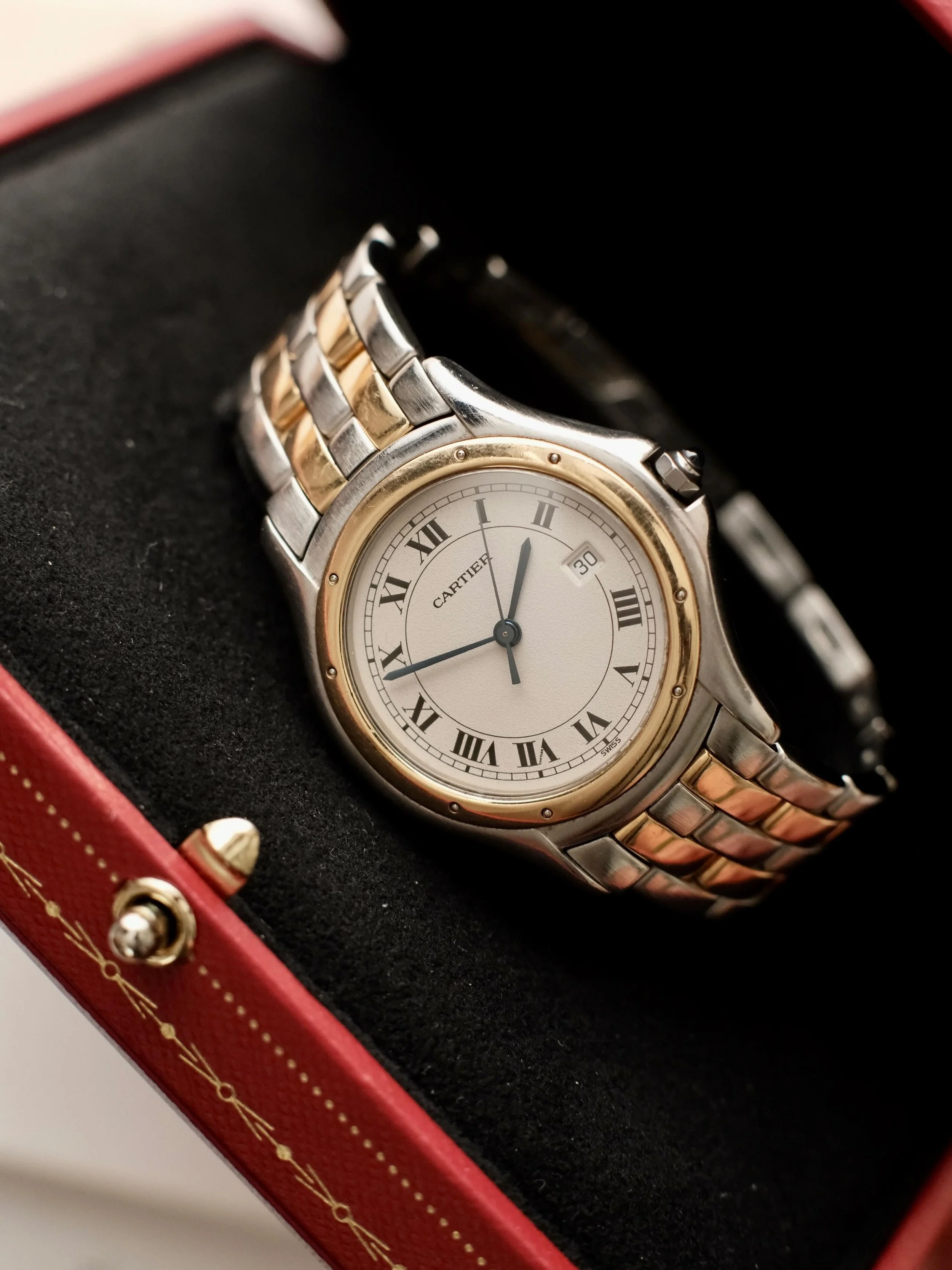 &Agrave; vendre &mdash; Il y a de nombreux mod&egrave;les moins connus chez Cartier, telle que cette Cougar d&rsquo;un certain &acirc;ge au charme certain. Mod&egrave;le qui est dans la m&ecirc;me famille que la panth&egrave;re, elle pr&eacute;sente 