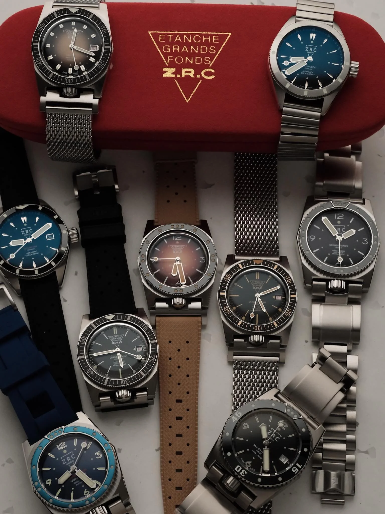 Les ZRC sont arriv&eacute;s ! Nous avons choisi de proposer cette marque neuve afin de proposer &agrave; nos collectionneurs passionn&eacute;s de vintage, des montres &agrave; toute &eacute;preuve ! Quand vient le temps d&rsquo;aller se baigner, rang
