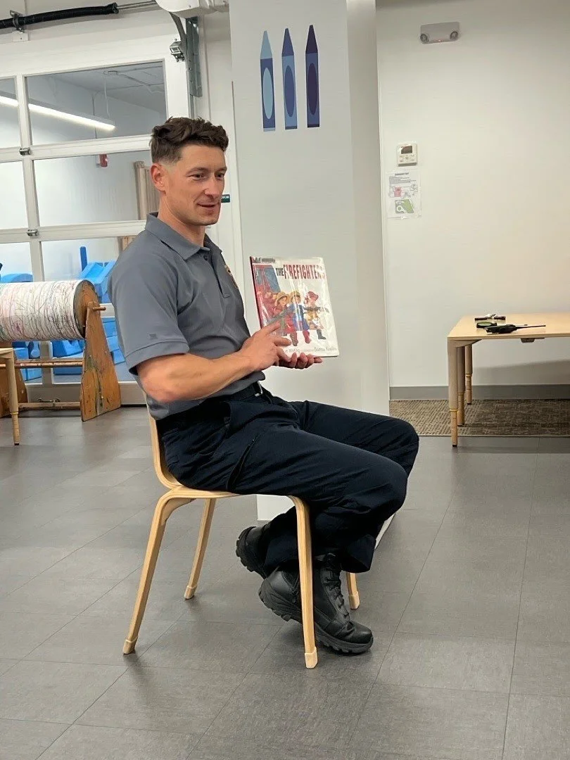 We had a visit from Matt, a Cambridge firefighter who happens to be an Evergreen parent, as well. 😊 He shared many important fire safety procedures, as well as the gear and equipment firefighters use. Thank you Matt for a wonderful visit and our fri
