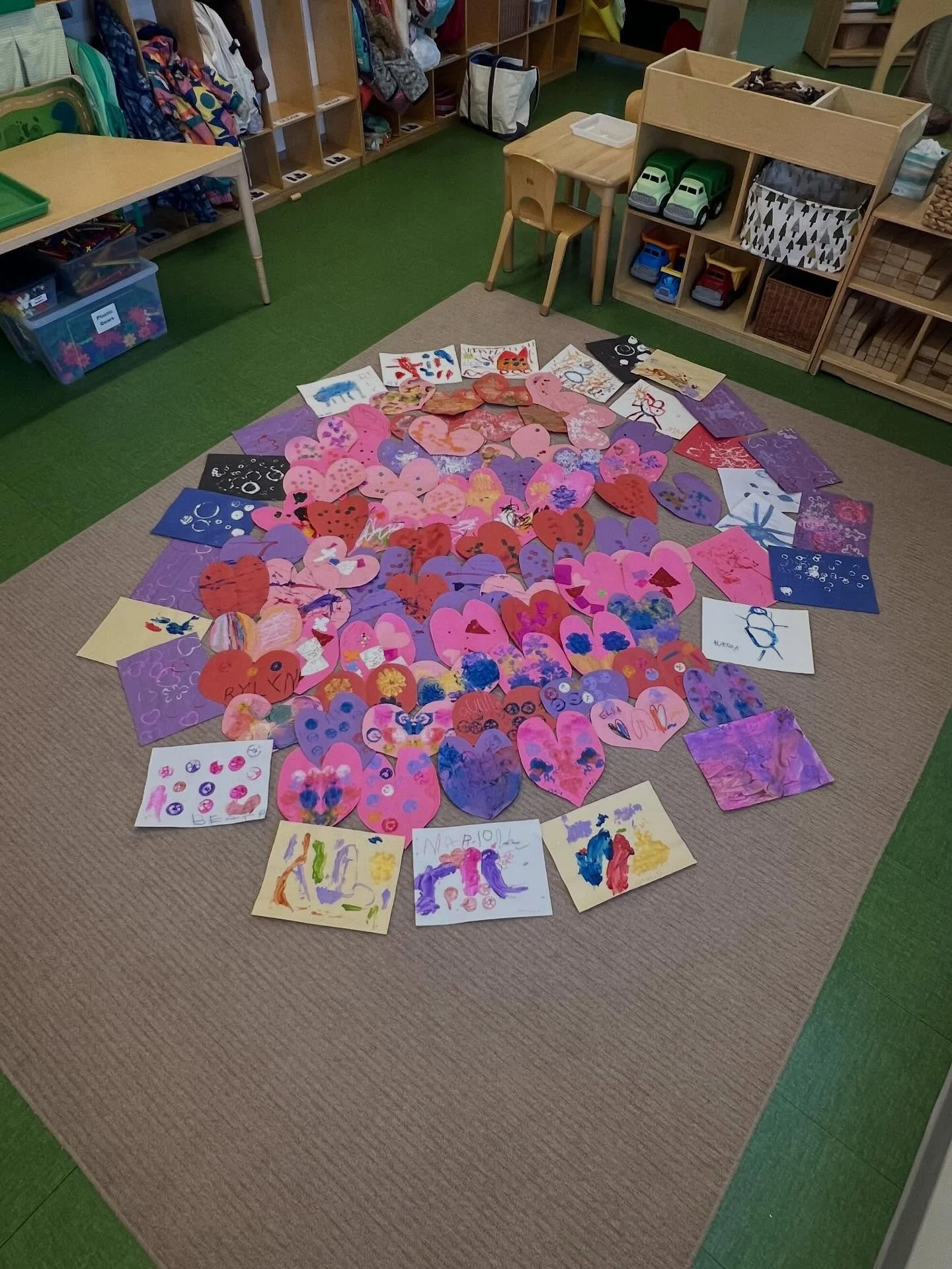 We sent lots of love to our senior neighbors and friends at Sancta Maria Nursing Facility. Our Evergreen 🌲 children put so much love and creativity into their art!!💕🎨