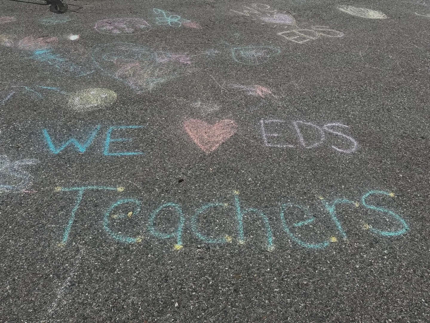 We are so thankful for our teachers! Our families got together to display their gratitude at a recent Chalk the Walk event! The teachers were also treated to a special lunch in addition to other kind gestures to show appreciation. 💕🌲
