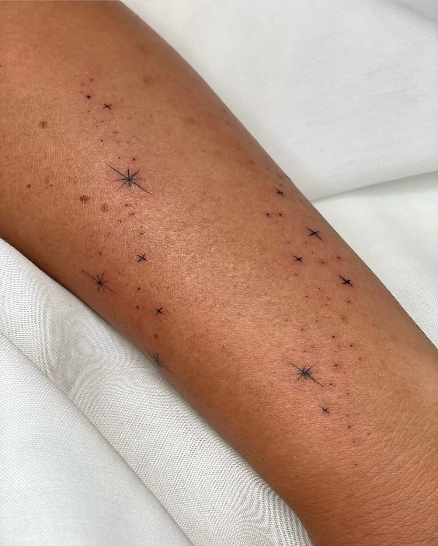 ✤ Star dust wrist tattoo ✤ 

So timeless and effortlessly elegant 🤍

Residential studio @_pranatattoo.com_ // 📣 DENMARK I&rsquo;m back home for a short while &amp; will be at @dropout_cph ! To schedule an appointment or request a consultation, Mess