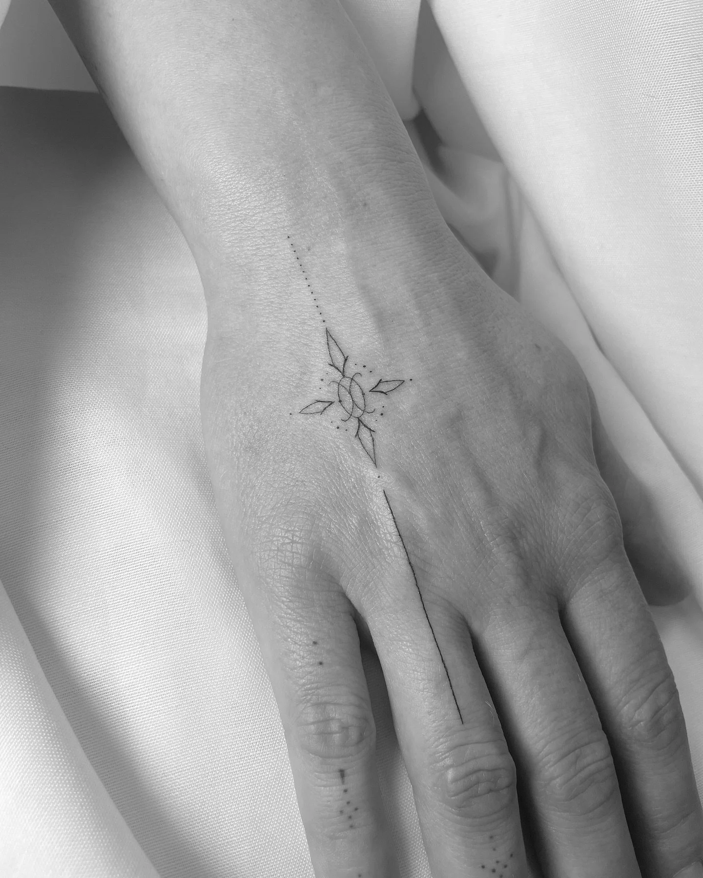 ✤ Delicate Hand Ornament + Healed Finger Tattoos ✤

Hand tattoos don&rsquo;t have to be big and bulky! They can be elegant and delicate 🤍

If you want a beautiful fine line tattoo based on your story through your numerology and astrology charts, sim