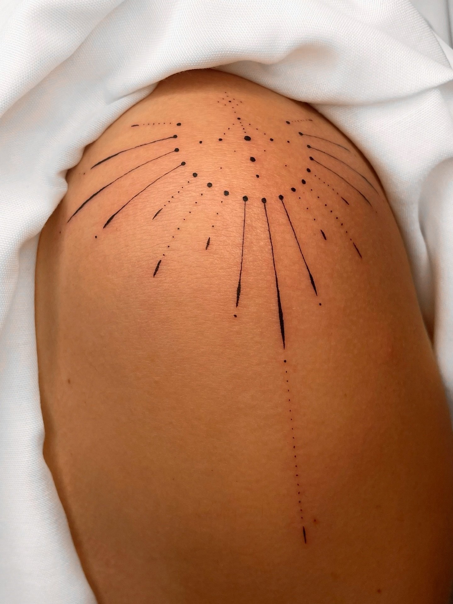 ✤ Delicate Shoulder Ornament ✤

Super delicate and always custom made with your astrology and numerology chart included through dots that only YOU know the placement of 🤍

Ready to transform your story into a meaningful tattoo experience? 

Comment 