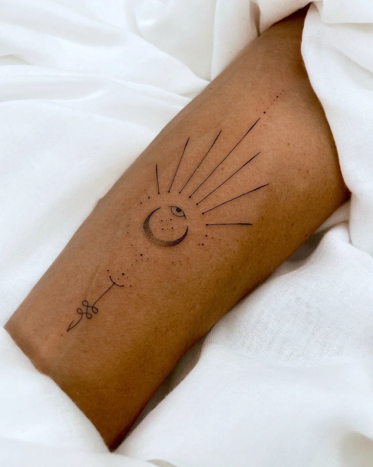 ✤ Fine Line Ornament ✤

Such a joy to make! This one includes her sun (who you are at your core), moon (how you navigate your inner landscape) &amp; Venus (how you give and receive affection) 🤍

Tattoos like these where your astrology chart is incor