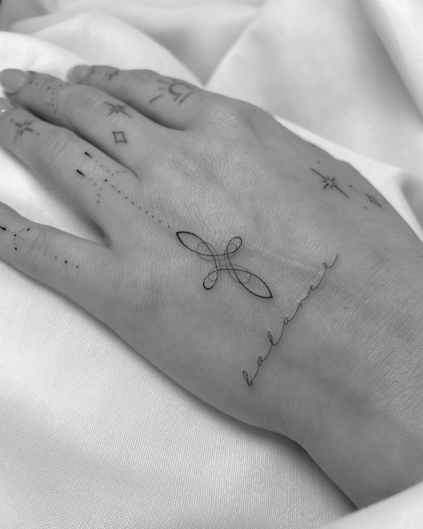 ✤ The most delicate finger tattoos ✤ 

(Libra sign &amp; thick star not made by me)

Finger tattoos are my favourite things to do, so if you&rsquo;re thinking of getting your hands adorned, you know who to contact! 

As always, they&rsquo;re crafted 