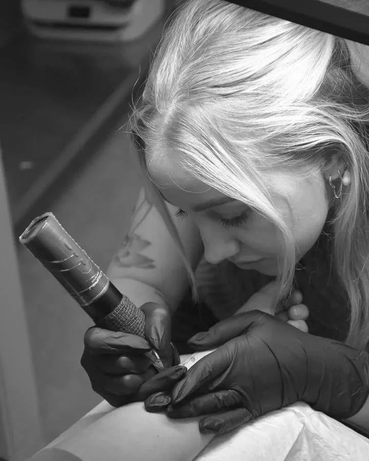 ✤ Sacred ink, woven with your story ✤

What if your tattoo could be a ritual? Every session is a co-creation, grounded in your unique astrology and numerology.

You&rsquo;re held in a safe, nurturing space. We craft a visual talisman that honours you