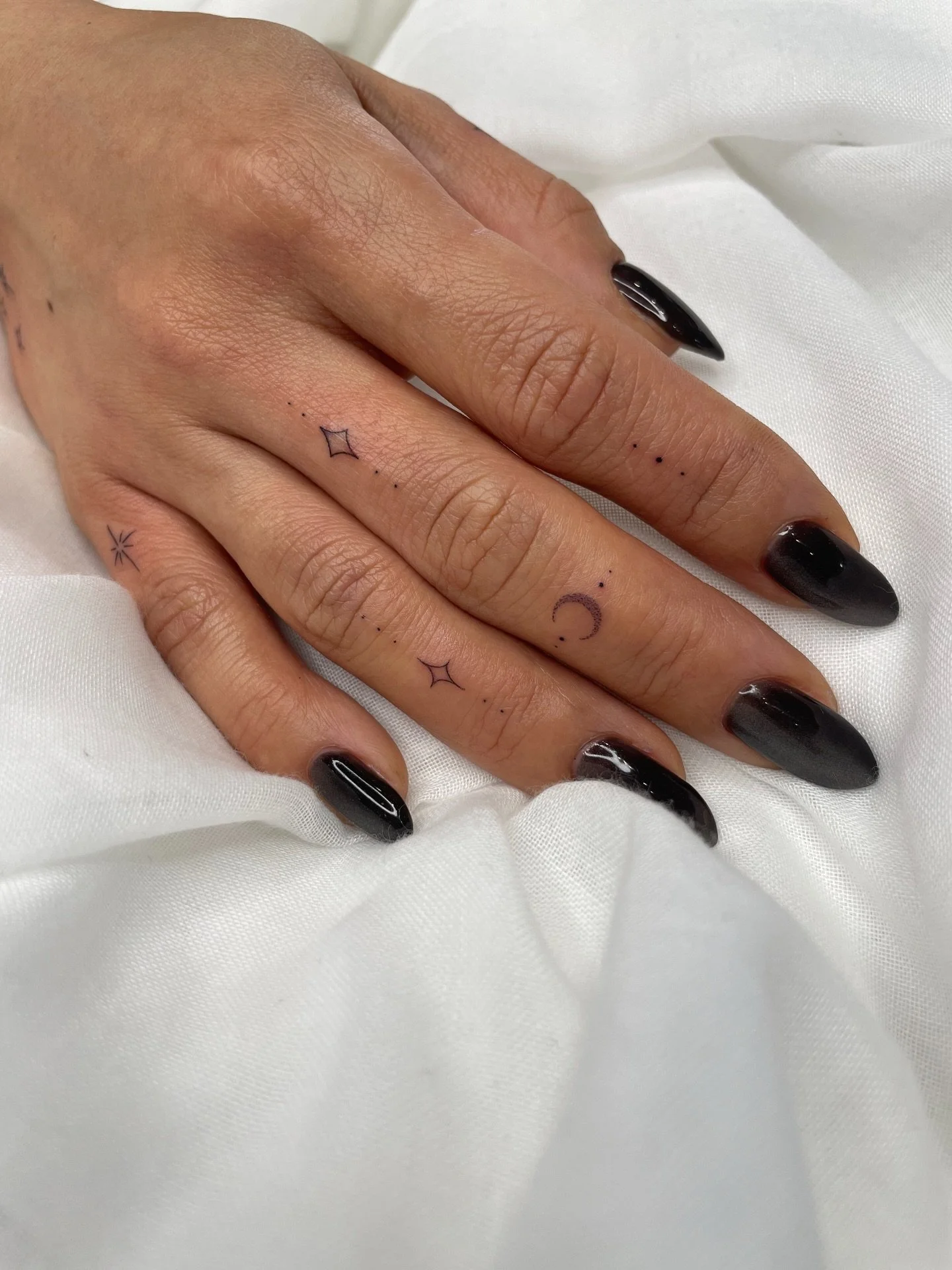 ✤ Delicate Hand Ornaments ✤

Thank you so much for the trust 🤍

NOW BOOKING APRIL + MAY + JUNE @_pranatattoo.com_ bondi beach // sydney 📣 To schedule an appointment or request a consultation, Message me and let&rsquo;s get chatting about your next 