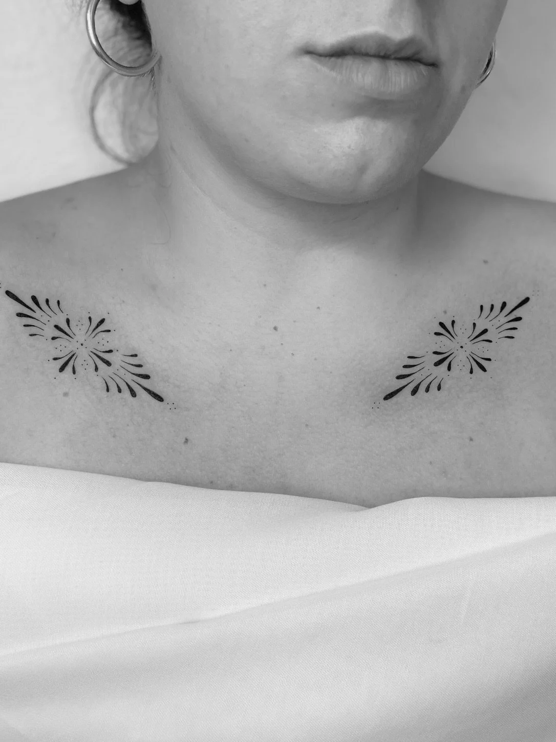 ✤ Collarbone ornaments ✤ 

BOOKING @_pranatattoo.com_ bondi beach // sydney 📣 To schedule an appointment or request a consultation, comment TATTOO or message me and let&rsquo;s get chatting about your next beautiful tattoo xx

Fine line tattoo Sydne